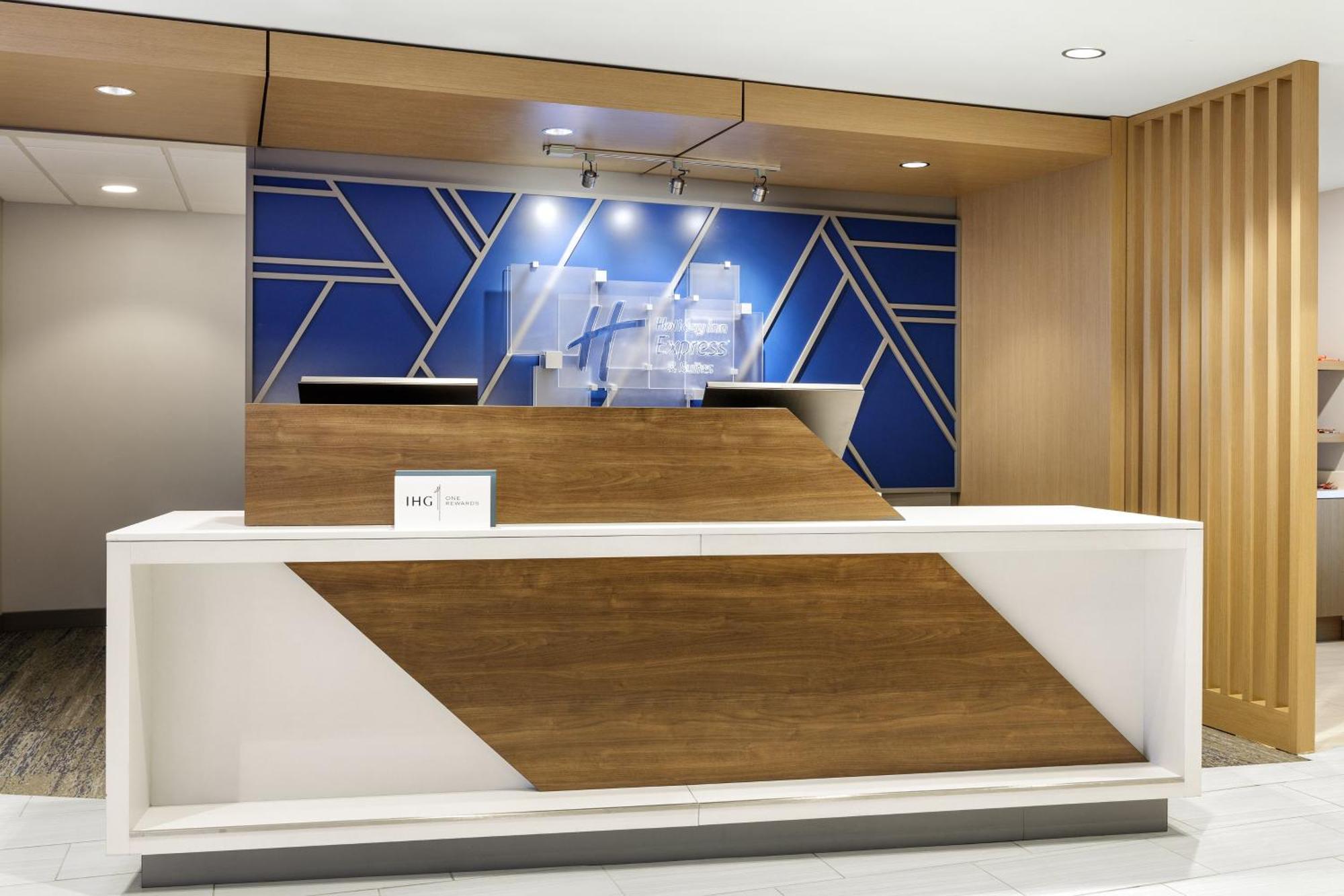Holiday Inn Express & Suites Leesburg - Historic District By Ihg Bagian luar foto